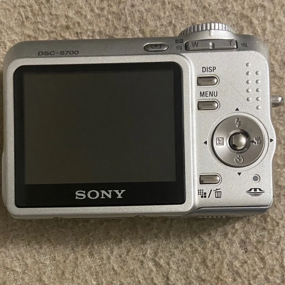 Sony Cyber-shot DSC-S700 7.2MP Digital Camera w/ Box, Charger & Case
